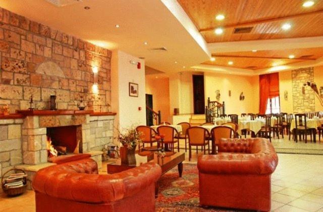 Hotel Kynaitha Kalavryta Esterno foto