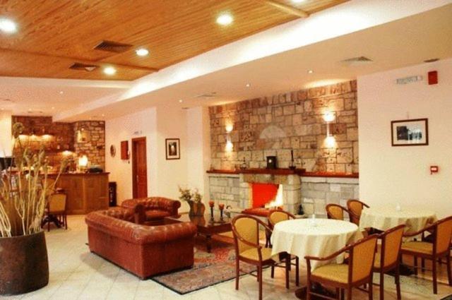 Hotel Kynaitha Kalavryta Esterno foto