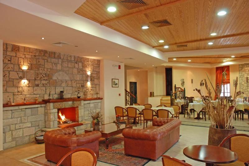 Hotel Kynaitha Kalavryta Esterno foto