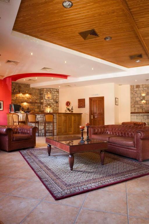 Hotel Kynaitha Kalavryta Esterno foto
